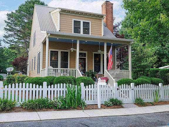 5th image of 104 Woodfin St