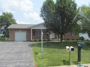 104 Little John Ct, Hanover, PA 17331