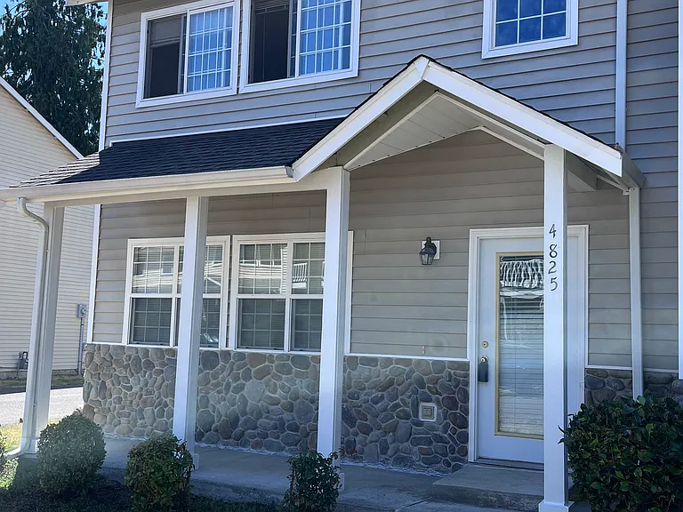 4825 43rd Ln SE — Photo 2