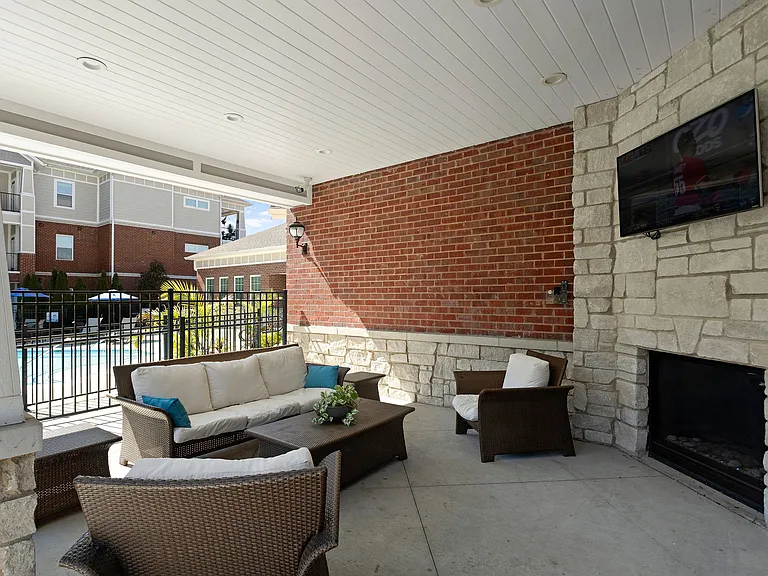 Mount Victor Olde Towne Luxury Apartments — Photo 29