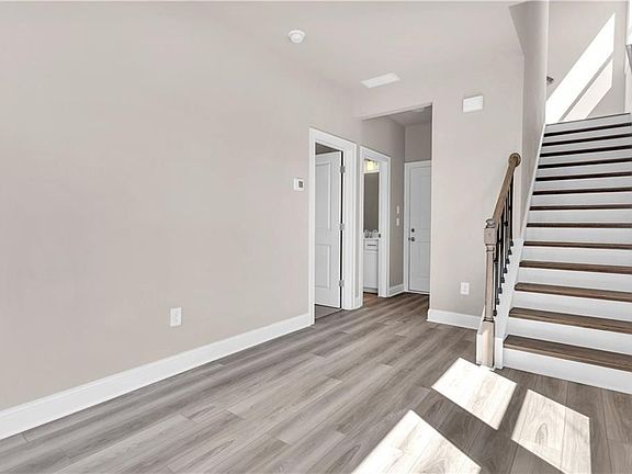 2nd image of 423 Lincoln St