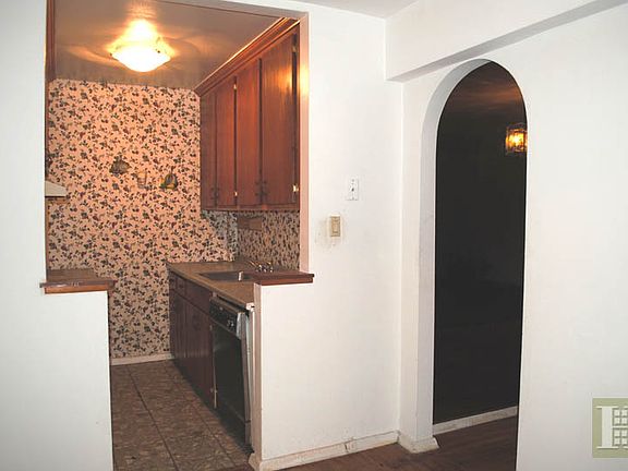 2nd image of 2550 Independence Ave 4a #4A