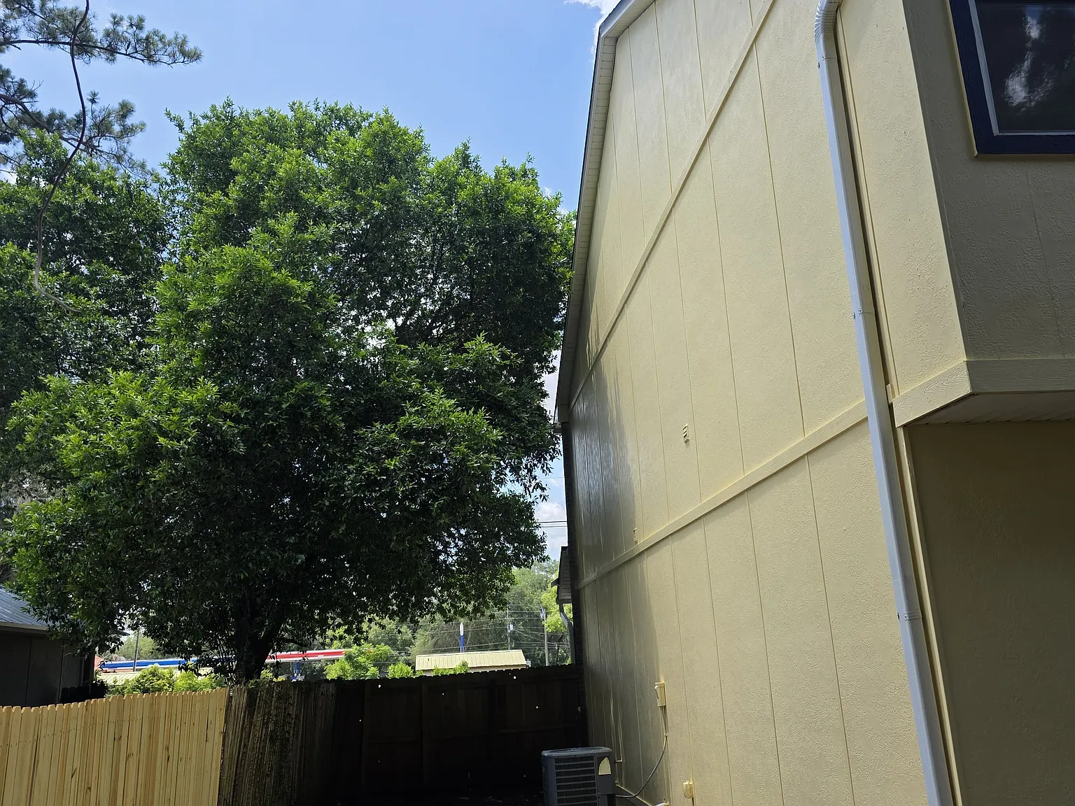 3 bed, 2.5 bath, 1380 sqft, $1,700 — Photo 2