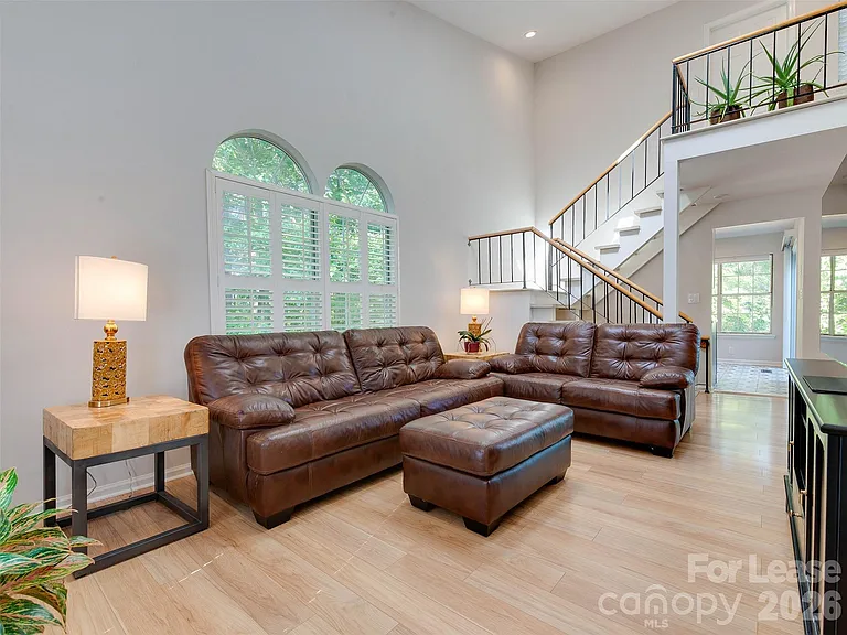 9006 Saint Thomas Ln — Photo 4