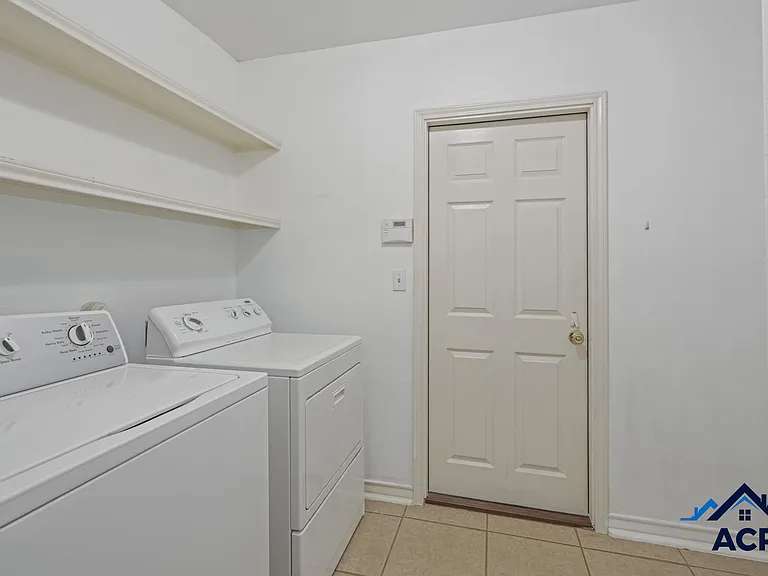 5902 Sutherland Dr — Photo 11