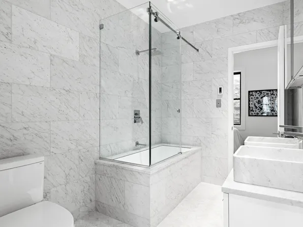 105 Manhattan Avenue image 7 of 20