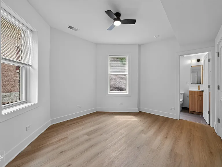 2527 W Ainslie St #3 — Photo 14