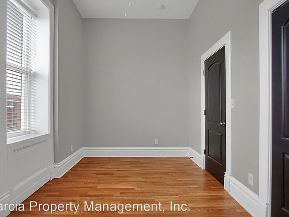 5th image of 900 Barton St #3F