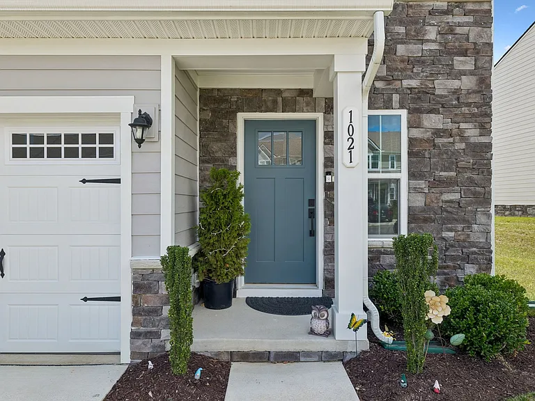 1021 Clendening Dr — Photo 3