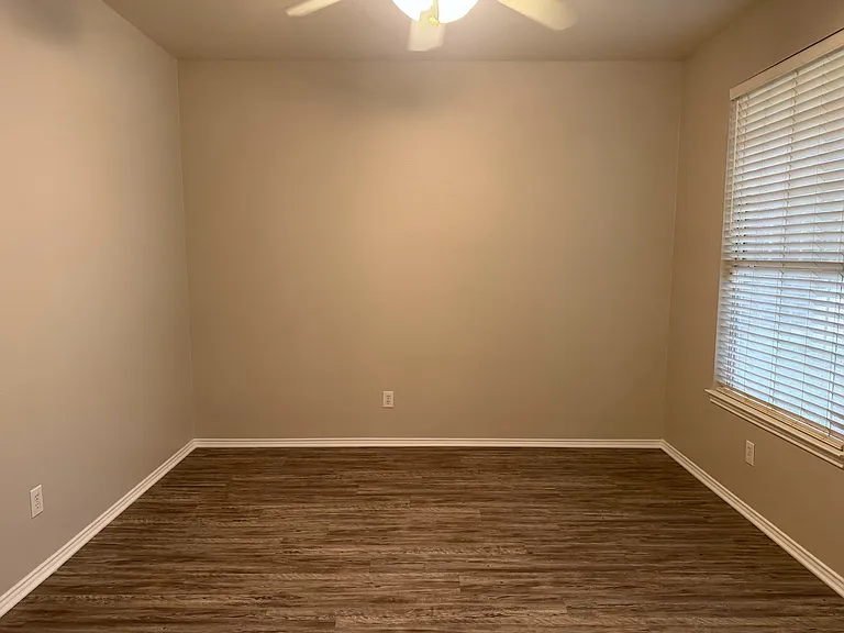 7905 Seven Oaks Ln — Photo 6