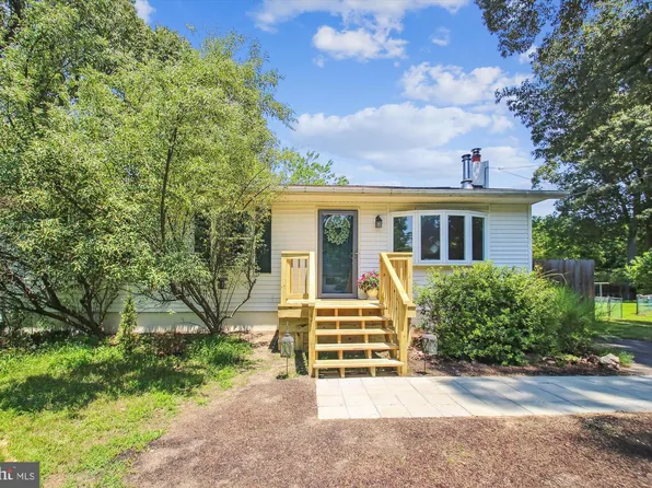 1590 Long Point Rd, Pasadena, MD 21122