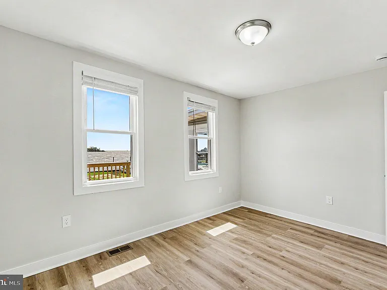 9135 Cuckold Point Rd — Photo 33