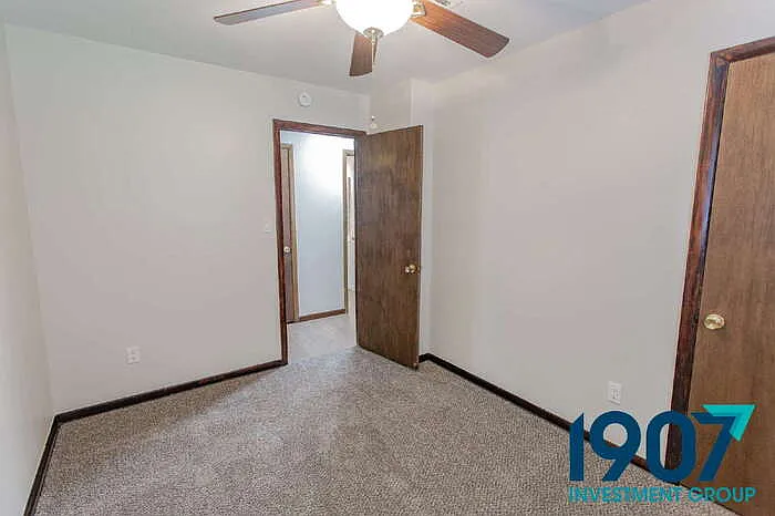 704 SW 2nd St — Photo 18