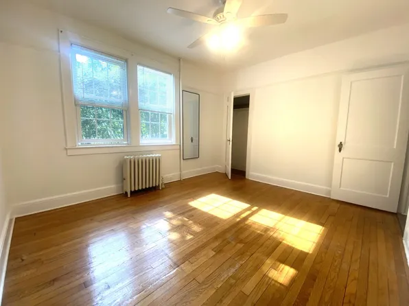 271 Woodbury Rd #1R, Huntington, NY 11743