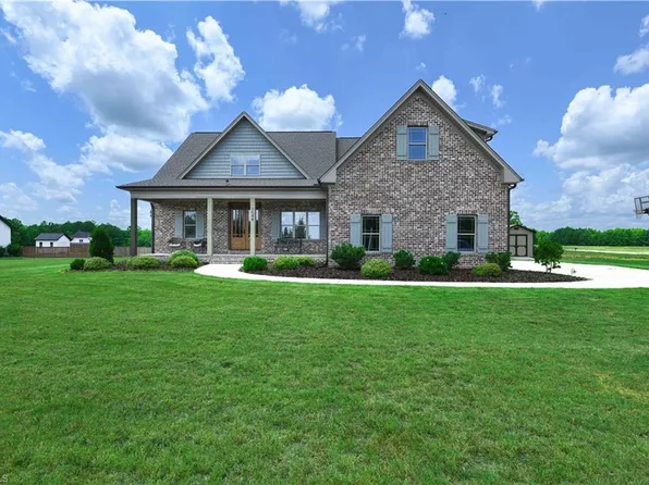 1144 Haynes Rd, Summerfield, NC 27358