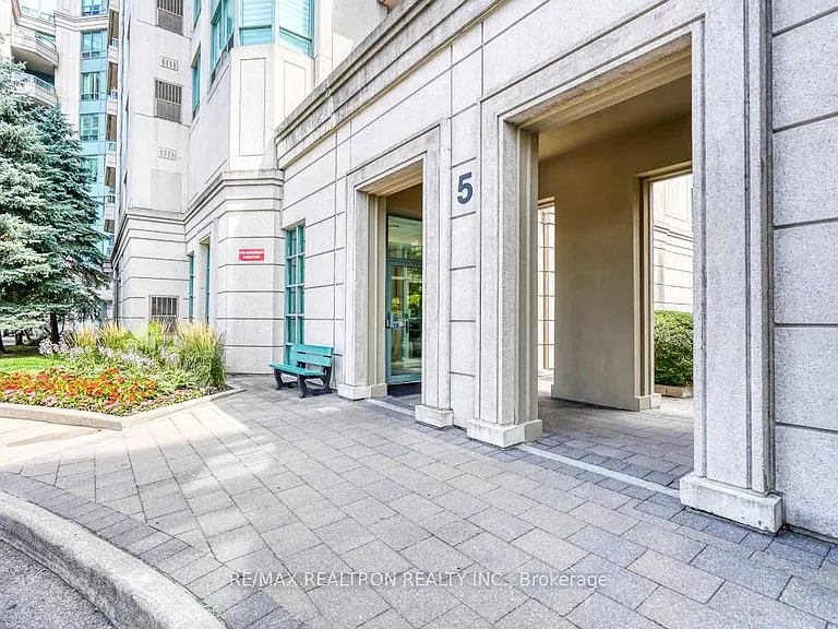 5 Emerald Ln #Penthouse 101 — Photo 3