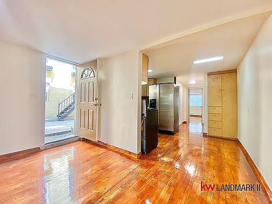 1st image of 2261 Crescent St #1