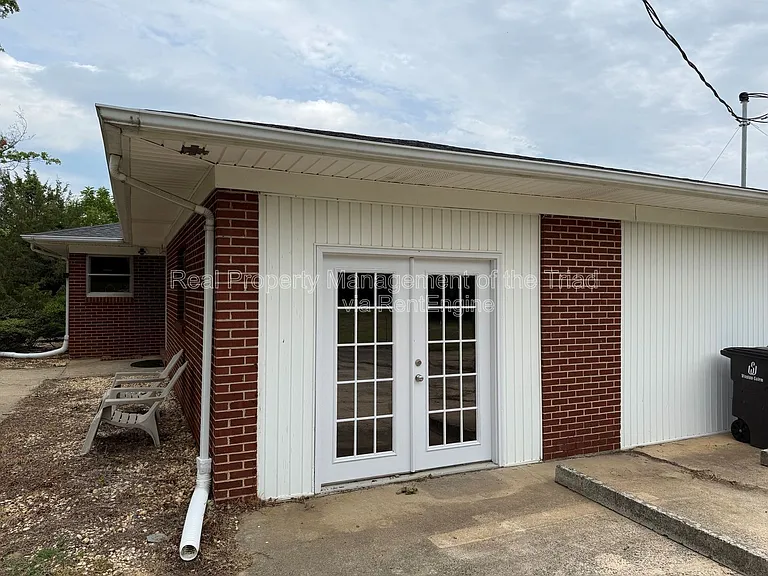 2345 Griffith Rd — Photo 23