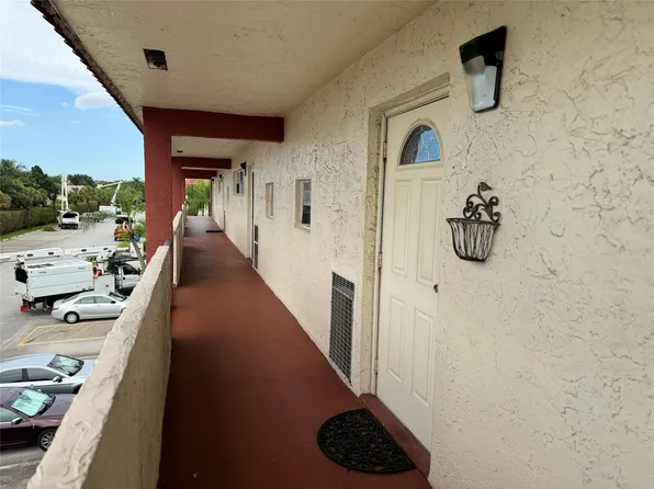 8990 S S Hollybrook Boulevard #303, Pembroke Pines, FL 33025