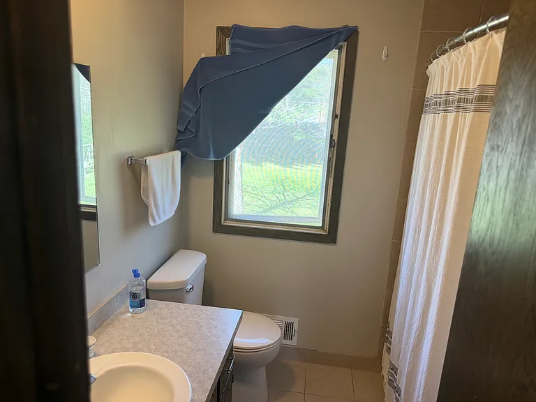 Upstairs full bathroom