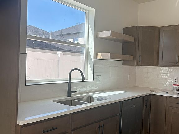 4th image of 2457B Ross Rd