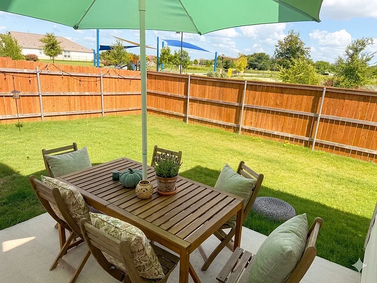 2401 Amara Levi Ln — Photo 12
