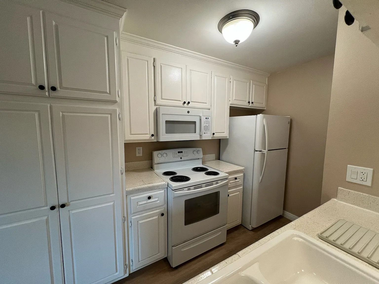2 bed, 840 sqft, $1,575 — Photo 3