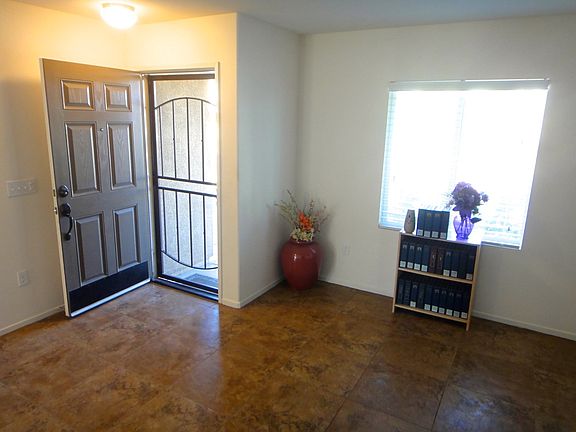 4th image of 606 Flying Cloud Dr