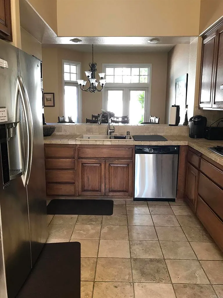 3 bed, 2.5 bath, 2129 sqft, $6,500 — Photo 4