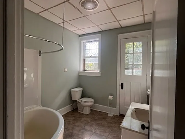 303 N Ashland Ave — Photo 6
