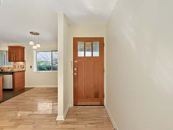 5th image of 137 SE 73rd Ave