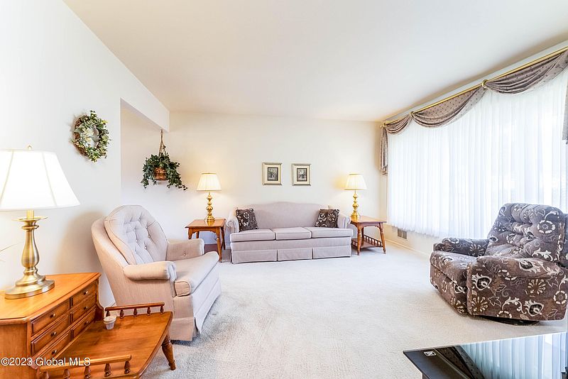 4th image of 25 Wedgewood Drive