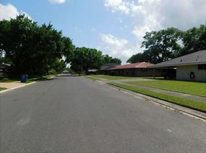 Exterior Neighborhood (street photo)