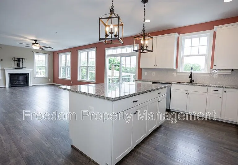 2425 Morgans Point Dr — Photo 24
