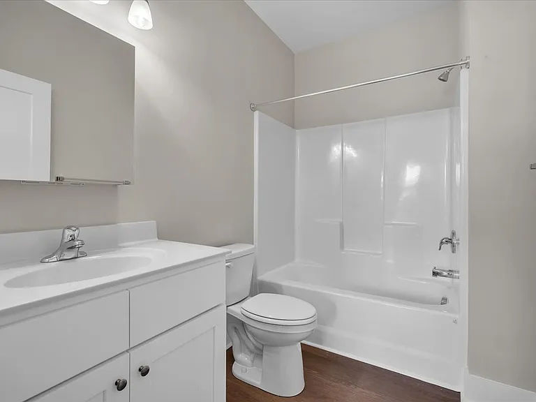 195 Romney St #1 — Photo 6