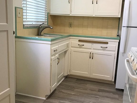 4th image of 4551 Acacia Ave