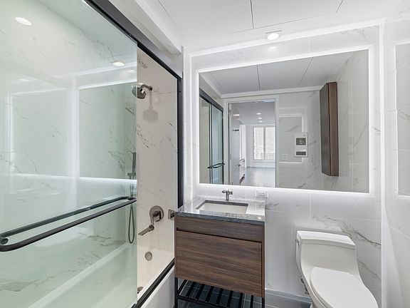5th image of 232 E 54th St APT 32A