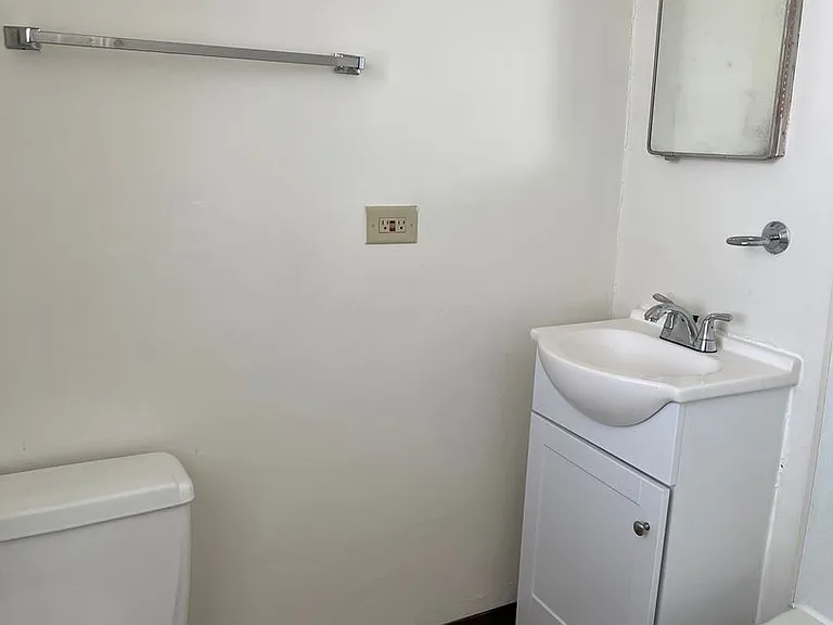 215-217 W Broad St — Photo 11