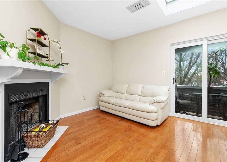 1st image of 1210 Vfw Pkwy APT 12