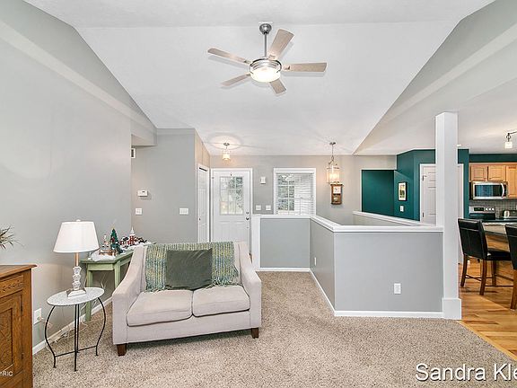 4th image of 642 Trout Ct NE #7