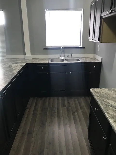 2 bed, 800 sqft, $1,300 — Photo 3