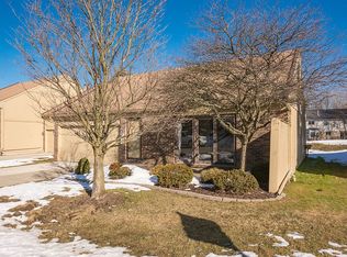 2327 Rochelle Park Dr #136, Rochester Hills, MI 48309