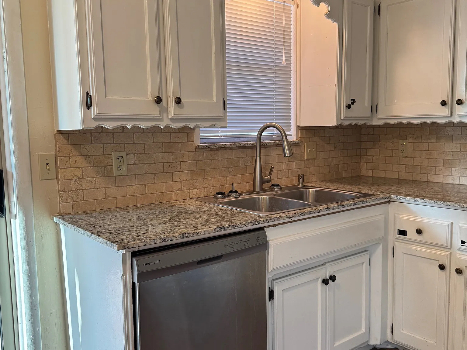 3 bed, 1.5 bath, 1000 sqft, $1,300 — Photo 4
