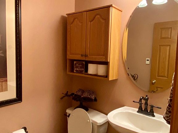 Maine Level half bath