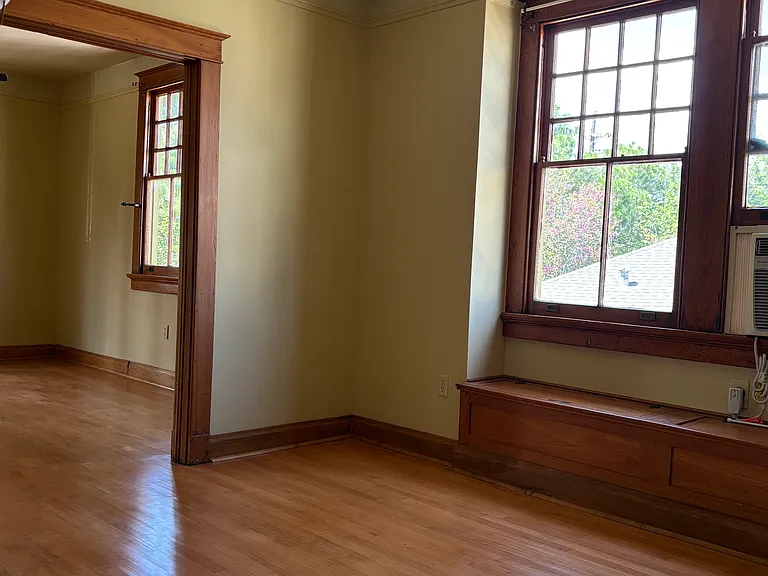 2225 Dante St — Photo 6