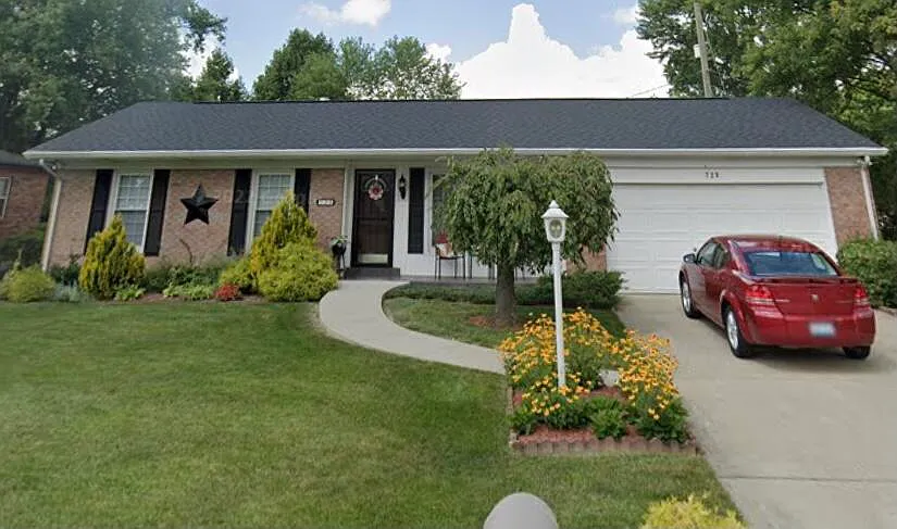 725 Lakeshore Dr photo 1