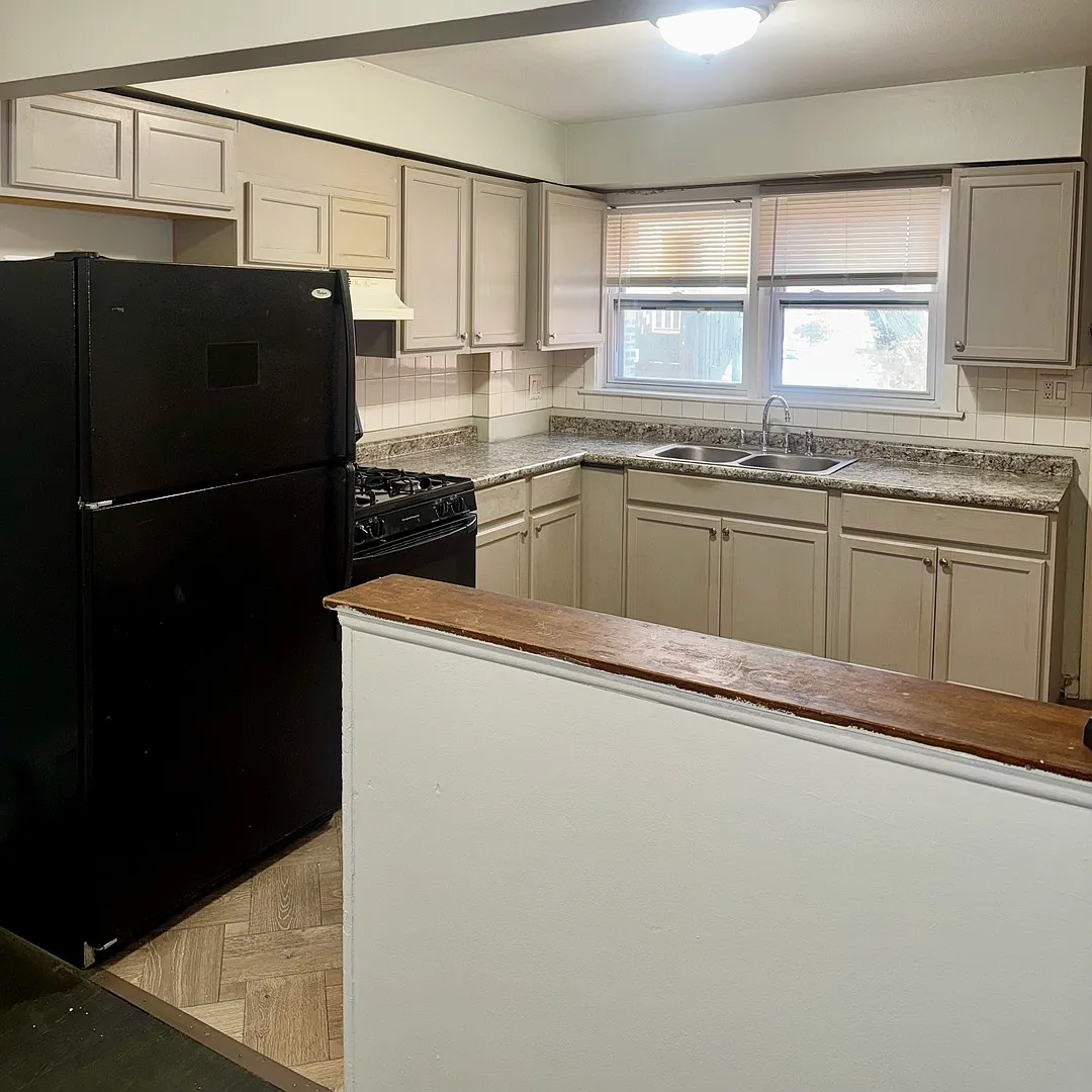 2 bed, 1.5 bath, 4092 sqft, $1,850 — Photo 2