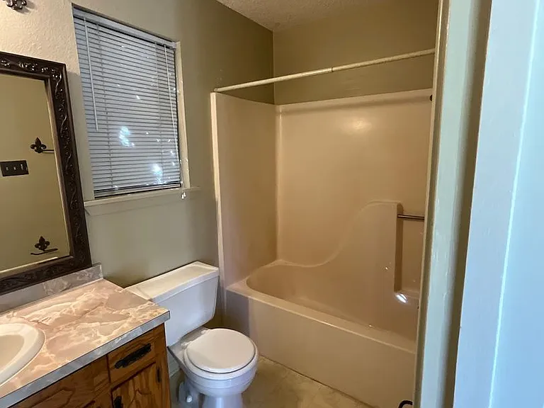 213 Old Oak Ln — Photo 16