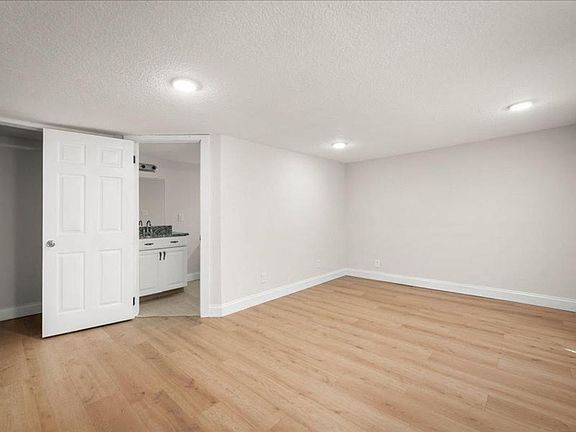4th image of 45 W 55th St Unit B