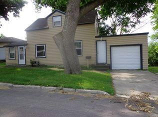 320 1st St SW, Wells, MN 56097